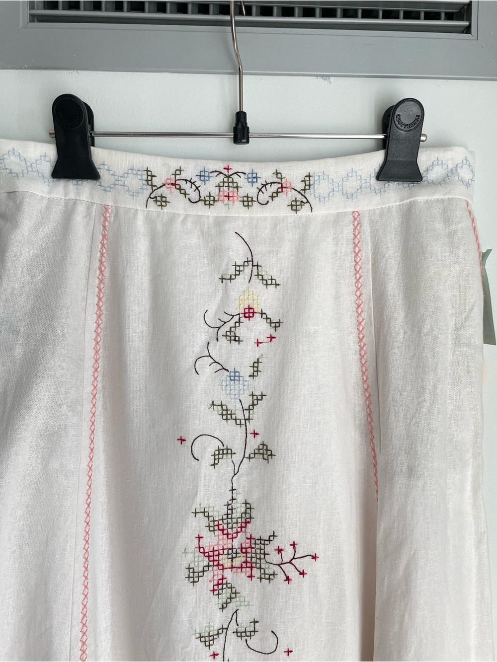 NWT CAMILA COELHO Embroidered White Two-Piece Set with Floral Motif - Picture 9 of 16